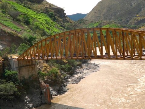Puente Puerto Rico sobre el río Patía, entre Policarpa y El Peñol