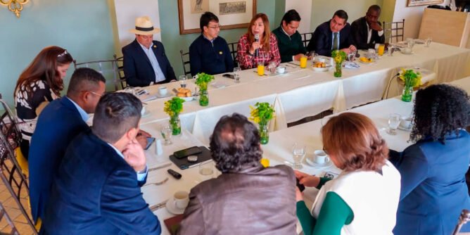 Reunión de gobernador y congresistas nariñenses