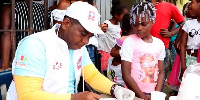 Actividad de desparisitación en la costa nariñense