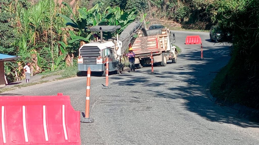 Adecuación de vías en Nariño y Cauca