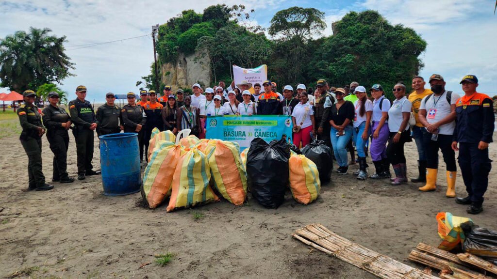 Campaña de recolección de residuos sólidos en El Morro, Tumaco