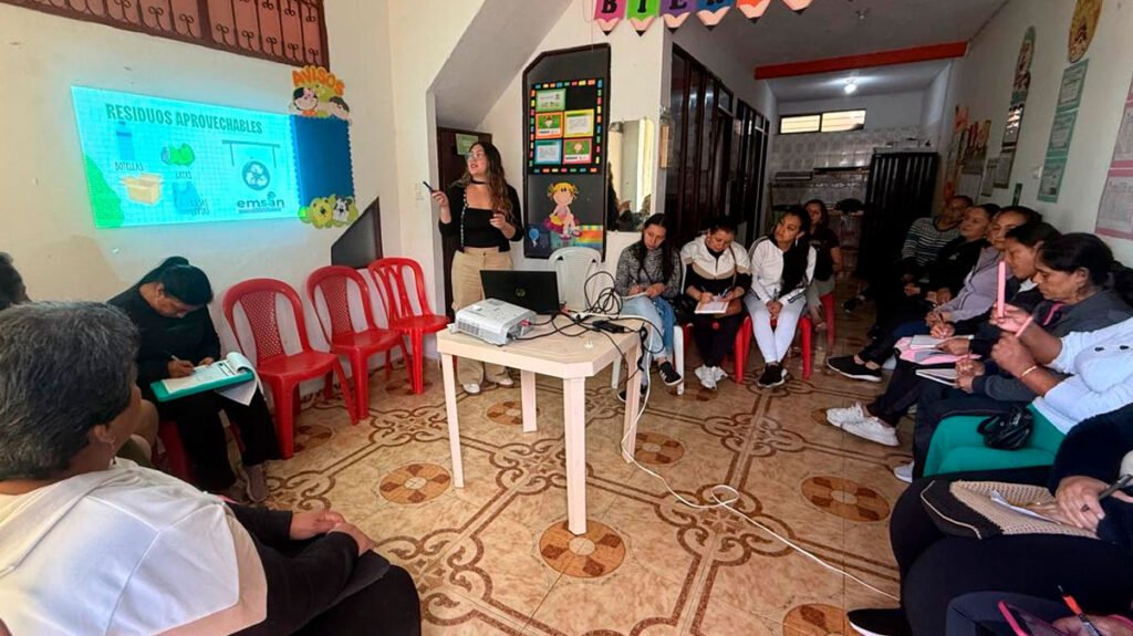 Capacitación a madres comunitarias en gestión de residuos sólidos