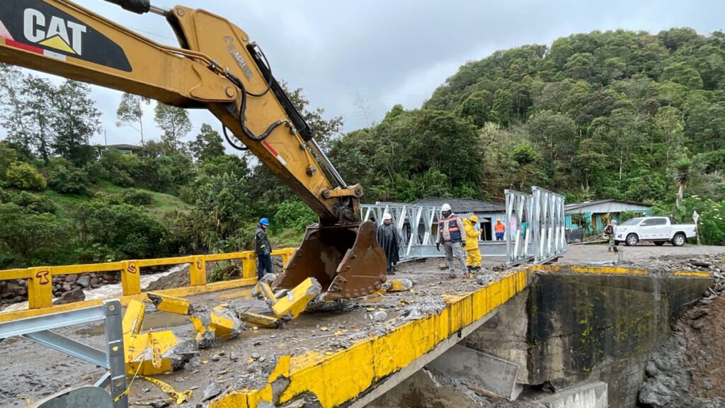 Comenzó instalación de puente metálico sobre el río Negro en Santiago, Putumayo