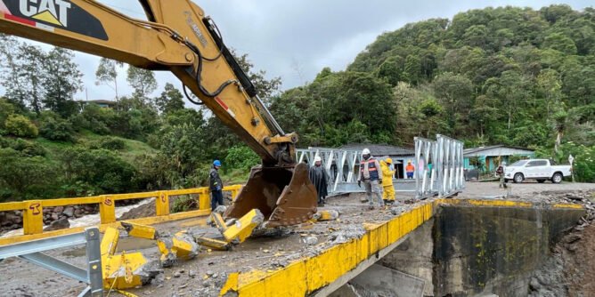 Comenzó instalación de puente metálico sobre el río Negro en Santiago, Putumayo