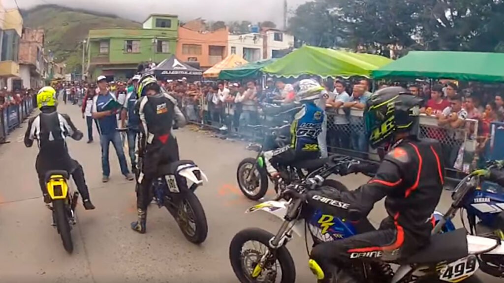 Competencia de motos en Ancuya