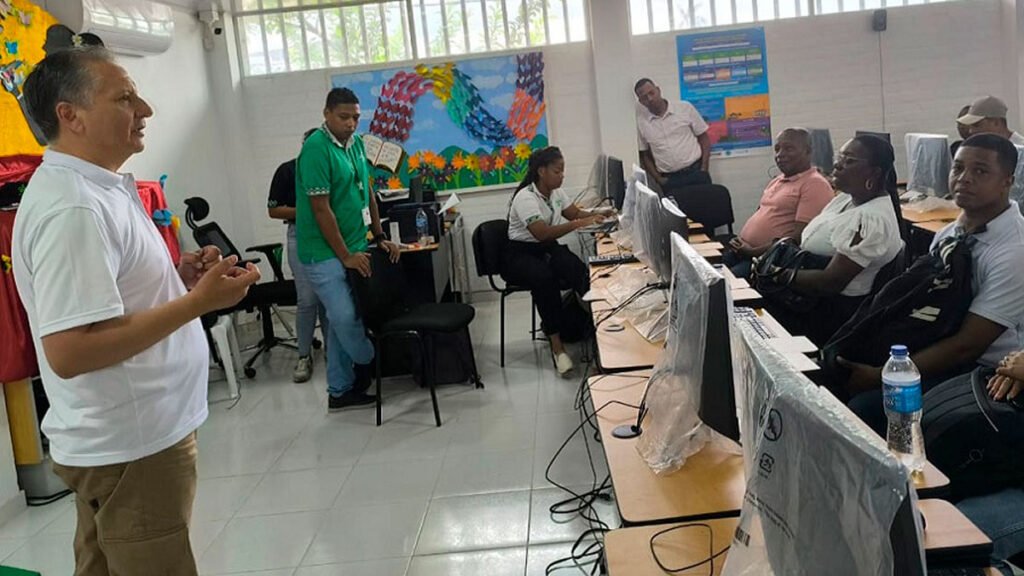 Director del Sena Nariño en reunión en El Charco