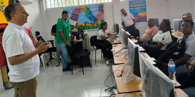 Director del Sena Nariño en reunión en El Charco