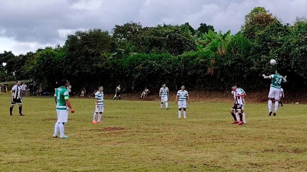 Partido entre Deportivo Ingenio y Deportivo Chávez en la cancha de El Ingenio, Sandoná