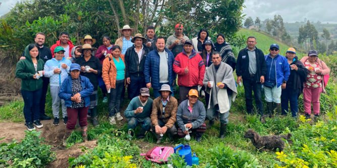 Gerente de Fedepap, Richard Pérez, se reunión con productores de Nariño
