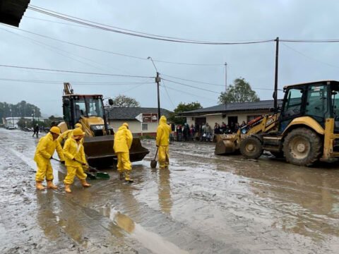 Limpieza de la vía Pasto - Mocoa en Colón, Putumayo