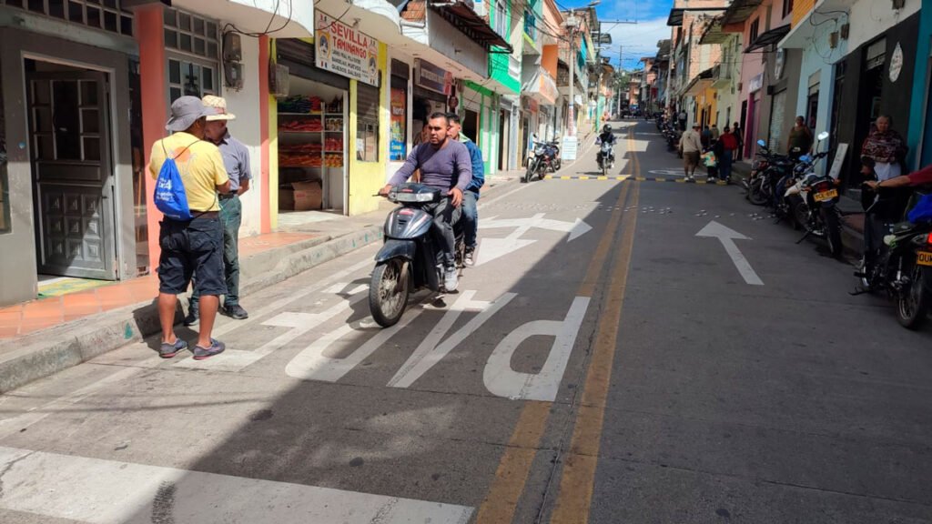 Señalización de vías urbanas en Taminango
