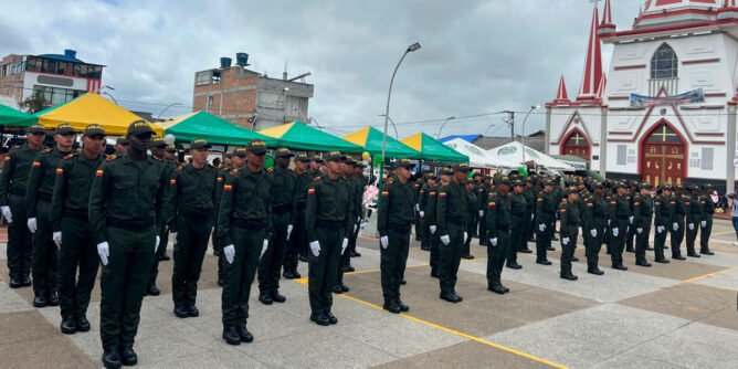 Graduación de auxiliares de Policía en Iles