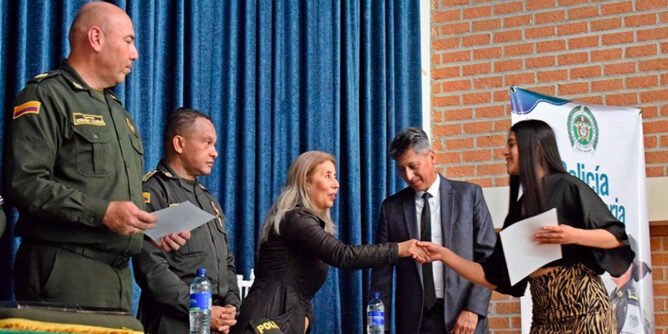 Jóvenes de Pasto se graduaron de técnicos en sistemas