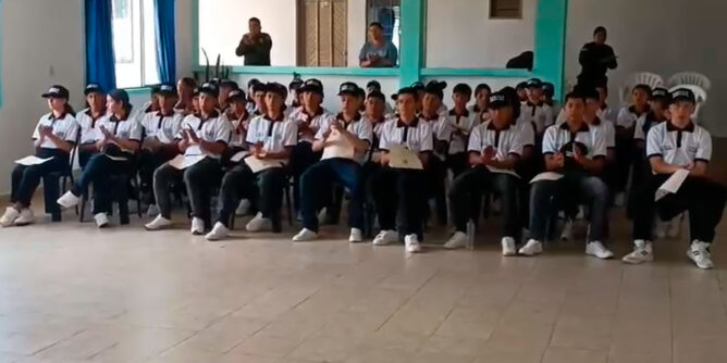 Niños de San Lorenzo se graduaron como policías cívicos