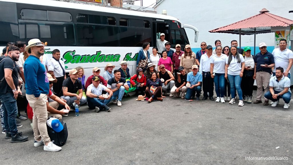 Transportes Sandoná con periodistas turísticos