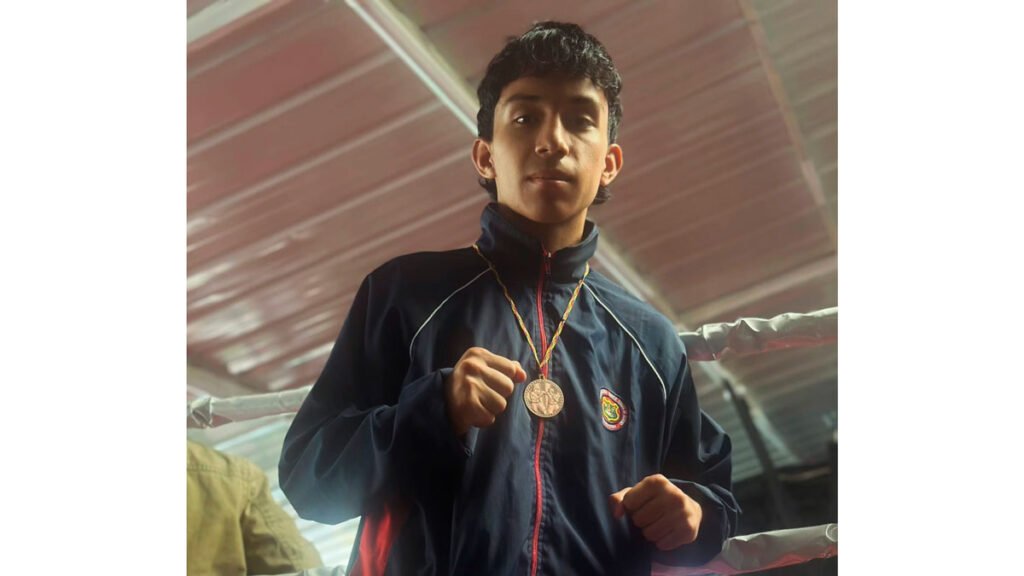 Camilo Rosero, boxeador sandoneño
