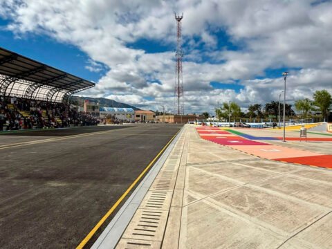 Chazódromo y concha acústica en Guaitarilla