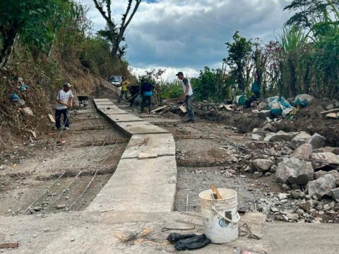 Construcción de placa huella en la vereda La Feliciana, Sandoná