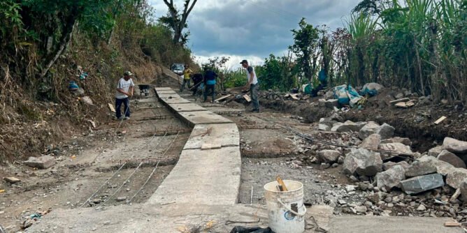Construcción de placa huella en la vereda La Feliciana, Sandoná