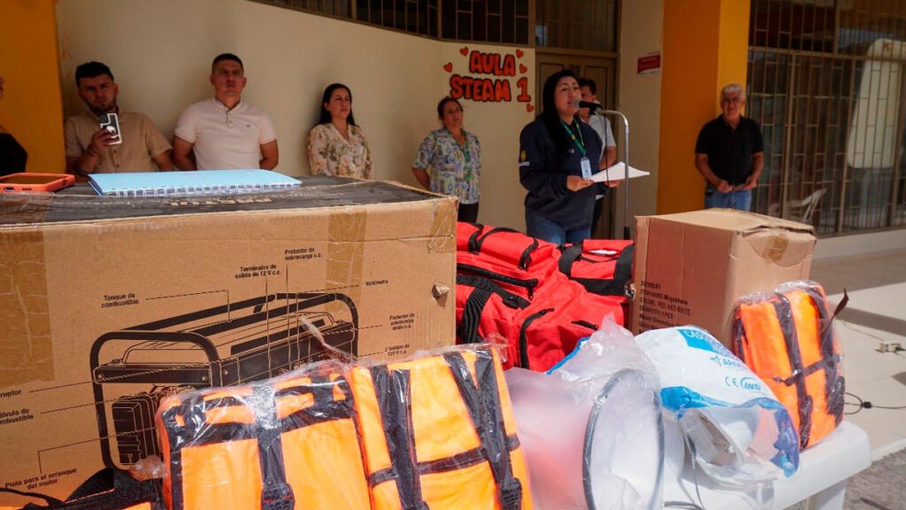 Dotación de elementos para emergencias a IE Carlos Albornoz Rosas de Ancuya