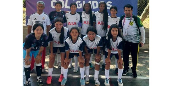 Equipo femenino sub 14 de fútbol sala de Policarpa