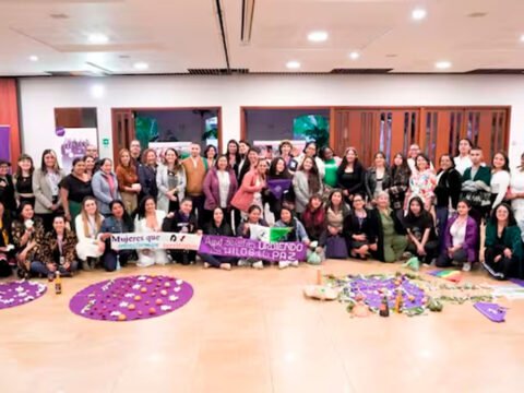 Feria urdiendo y tejiendo paz