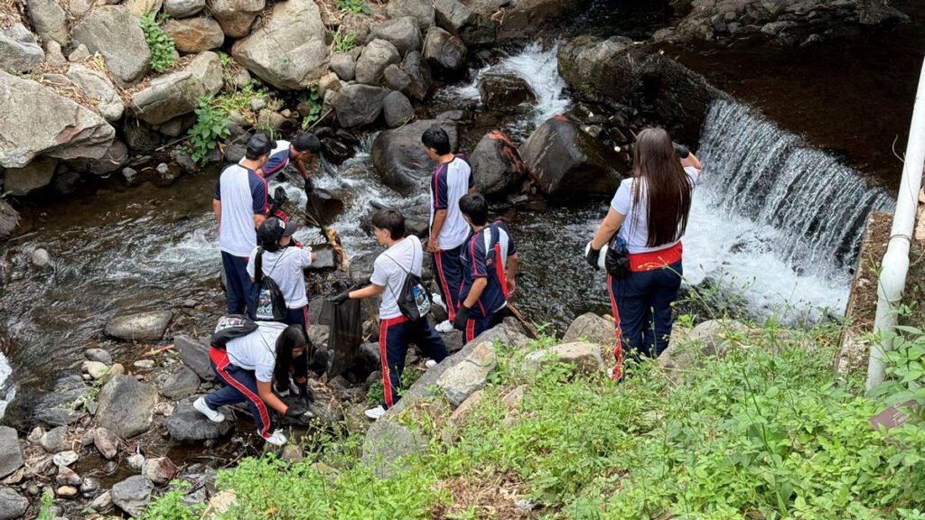 Jornada de limpieza en el río Ingenio