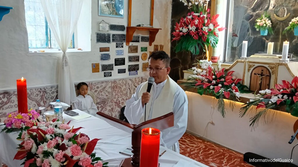 Padre Alex Córdoba Delgado en la fiesta de Nuestra Señora de Las Lajas