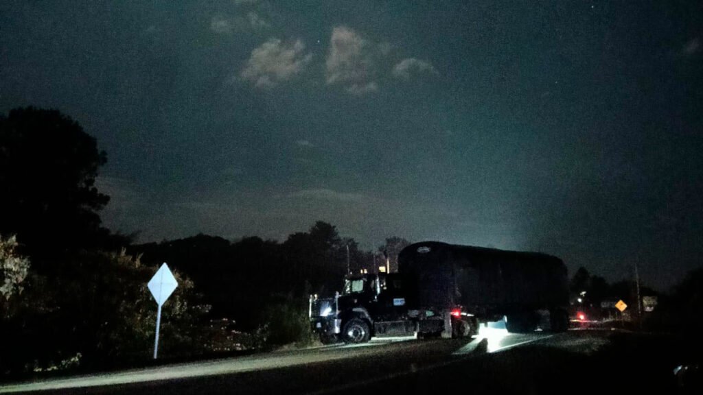 Tractomula atravesada en la vereda La Agustina, Santander de Quilichao, Cauca