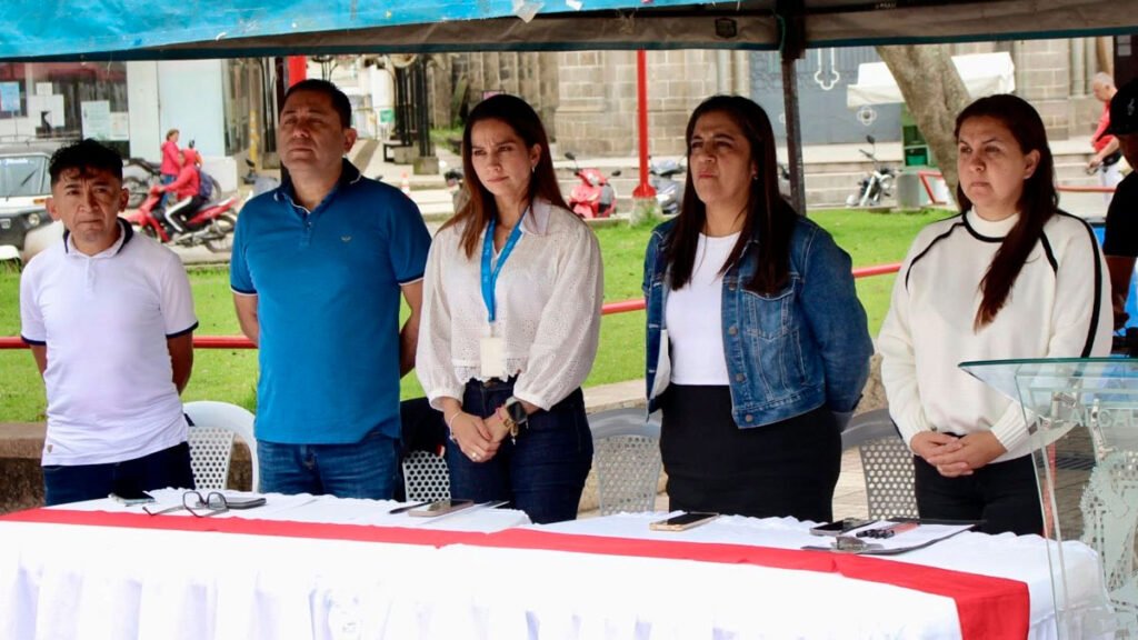 Alcalde y funcionarios en la Feria Innova Sandoná