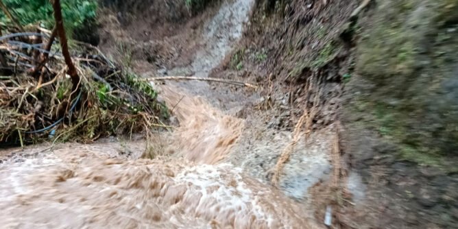 Desbordamiento de la quebrada El Túnel, en Santa Bárbara, Sandoná