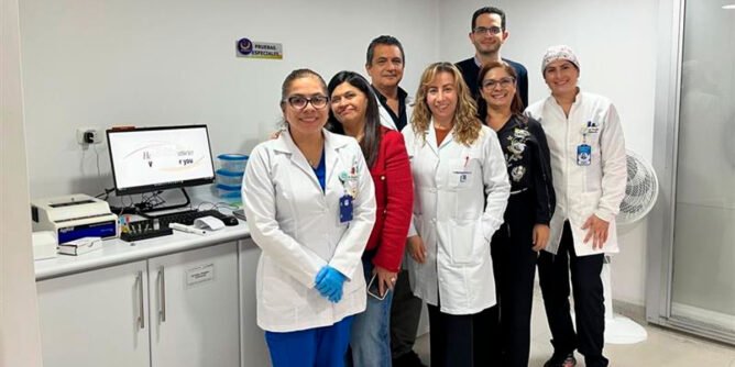 Entrega de un agregómetro al laboratorio hormonal de Nariño
