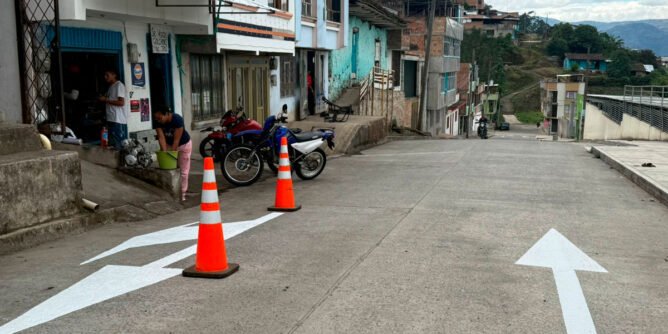 Señalización horizontal de vías en Sandoná