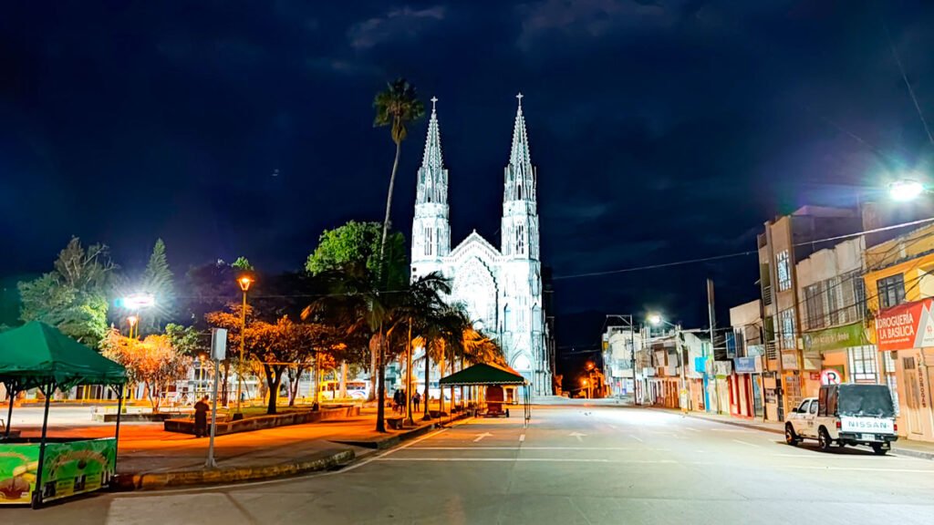 Basílica Nuestra Señora del Rosario al amanecer