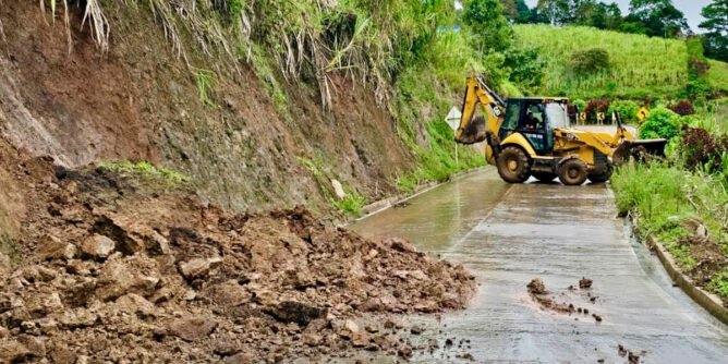 Deslizamiento en la vía a Bolívar, Sandoná