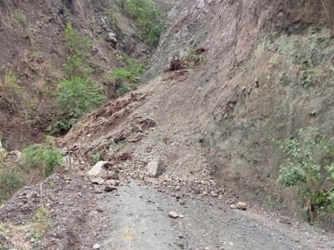 Deslizamiento vía Linares - Sandoná, en el sector de El Méjico