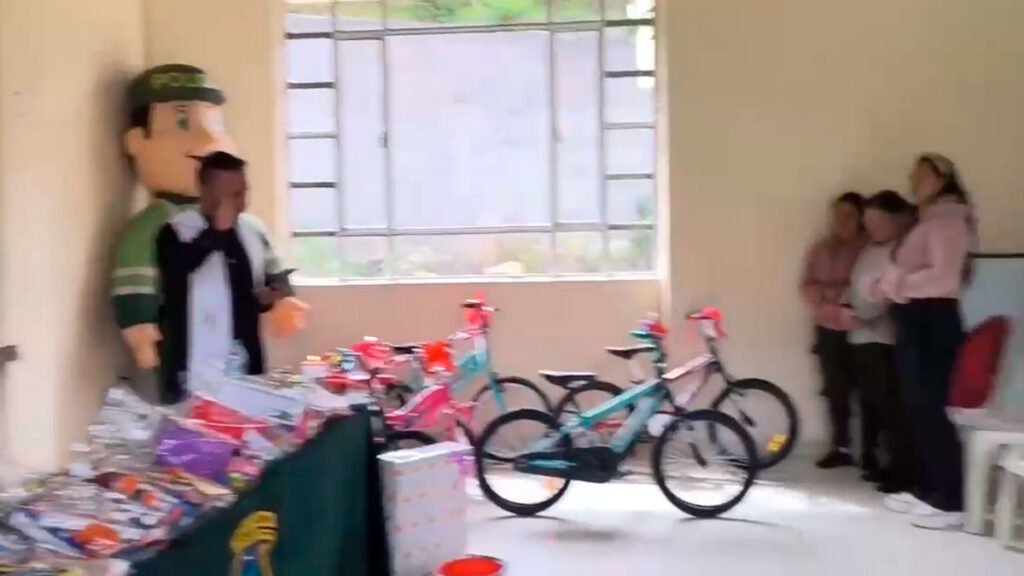 Entrega de bicicletas en Yacuanquer