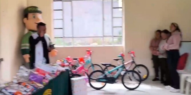 Entrega de bicicletas en Yacuanquer