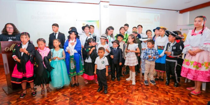 Estudiantes en la final de Voces y Versos del Sur