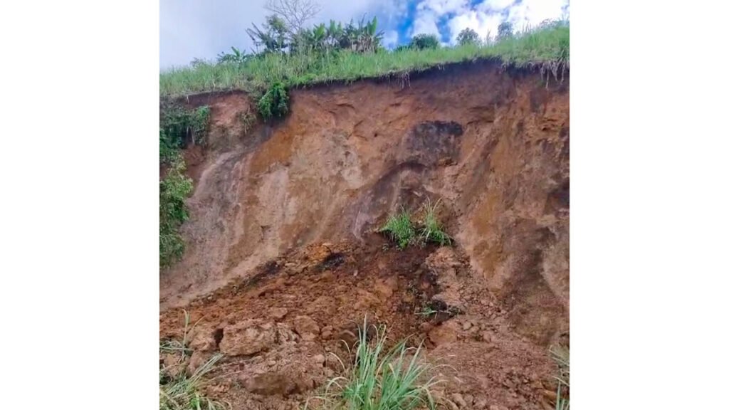 Gran deslizamiento en la vía de acceso a San Bernardo, Sandoná