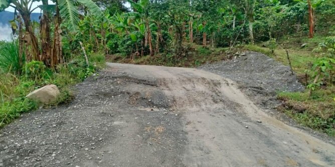 Hundimiento de la vía en la vereda Roma, Sandoná