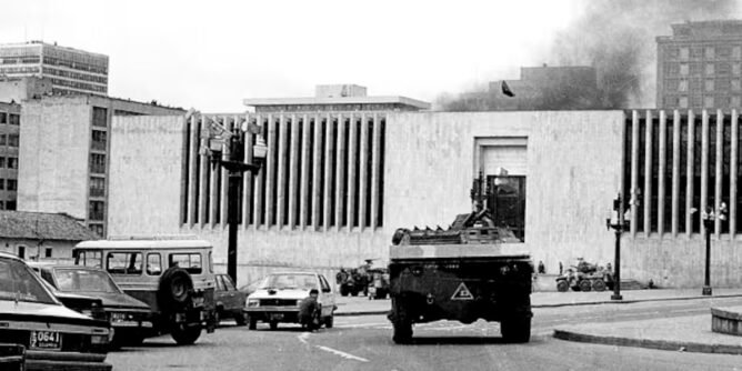 Palacio de Justicia en noviembre de 1985