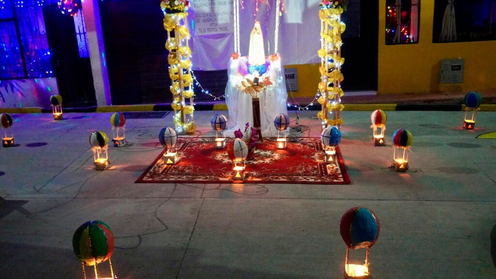 Alumbrado en la noche de las Velitas en Sandoná