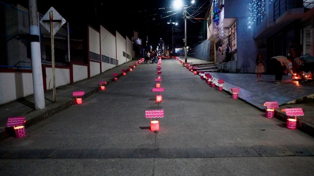 Alumbrado en la noche de las Velitas en Sandoná