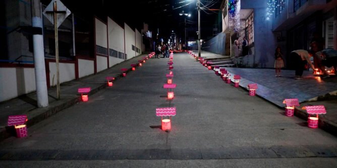 Alumbrado en la noche de las Velitas en Sandoná