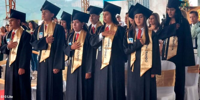 Bachilleres en la IE Jesús de Praga de Bolívar