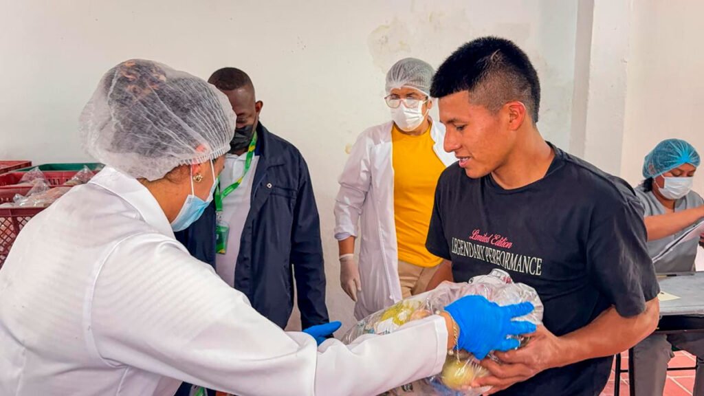 Entrega de canastas alimentarias