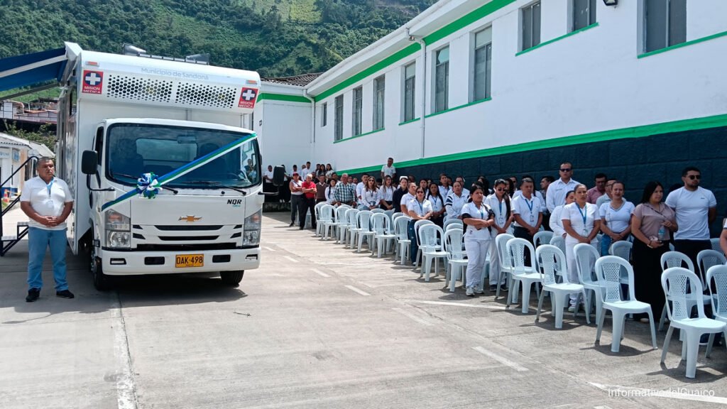 Entrega de la unidad médico odontológica