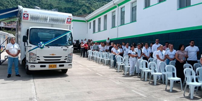 Entrega de la unidad médico odontológica