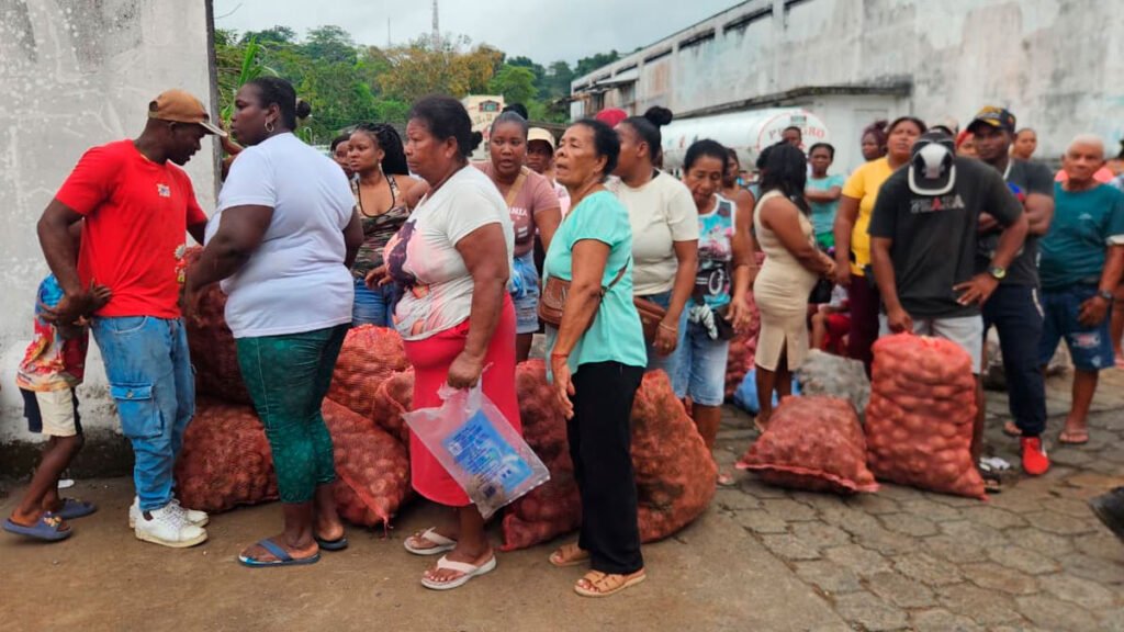 Entrega de papa en Tumaco